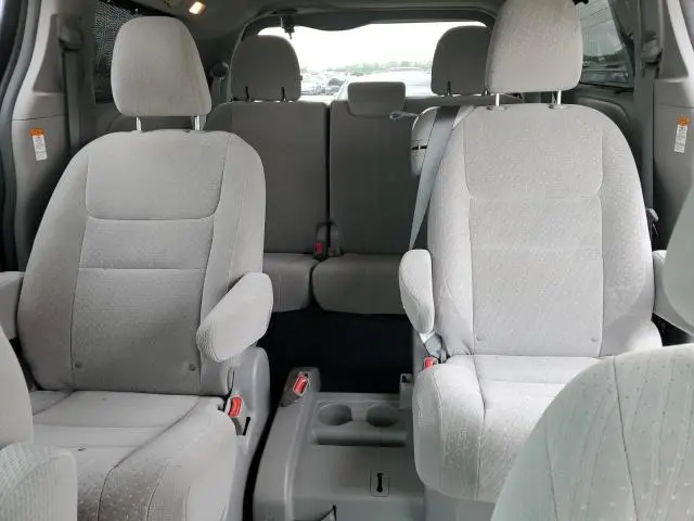 2019 TOYOTA SIENNA LE  
