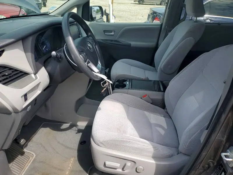 2020 TOYOTA SIENNA LE  
