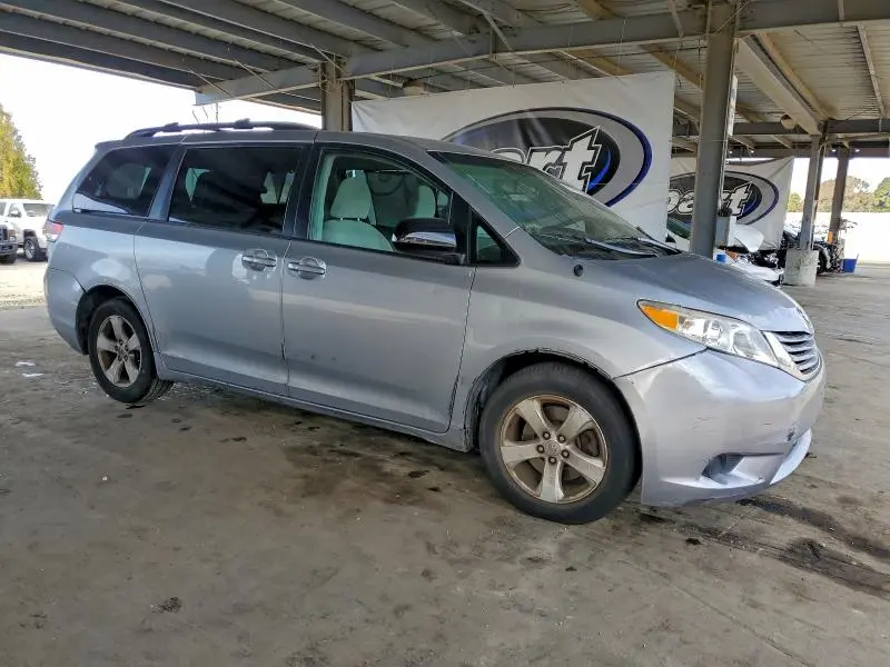 2014 TOYOTA SIENNA LE  