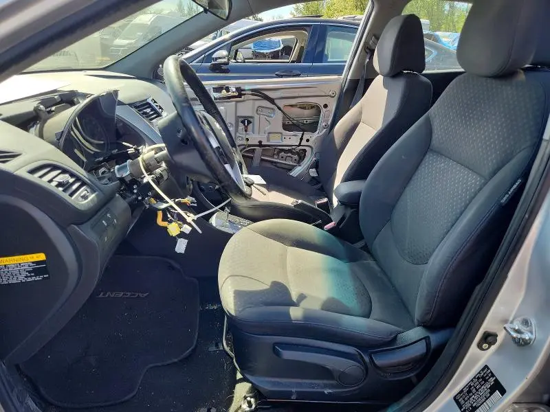 2012 HYUNDAI ACCENT SE  