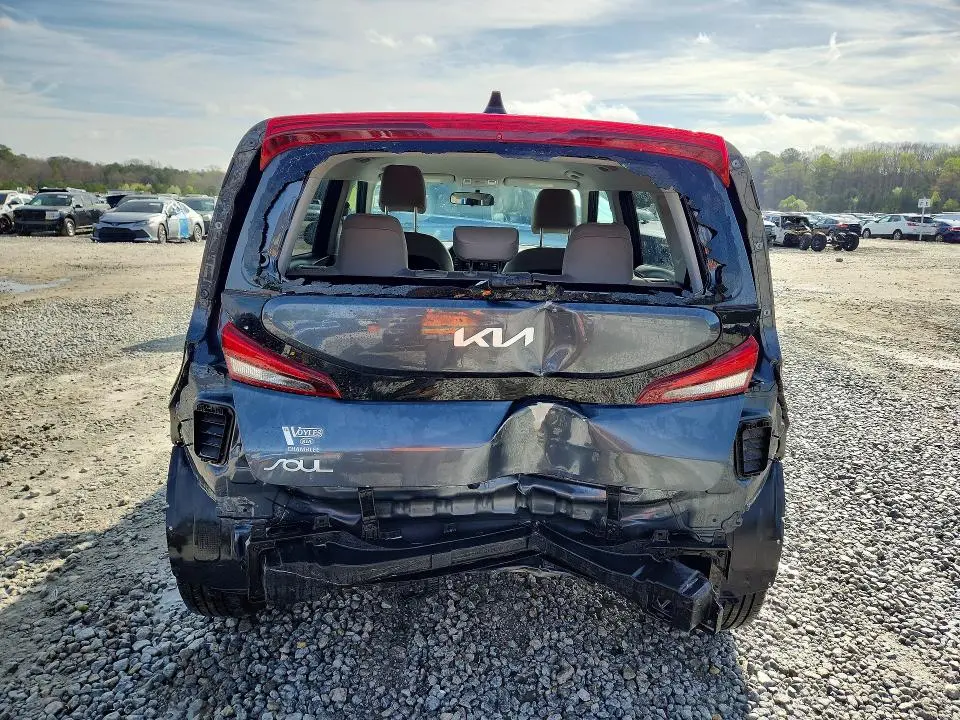 2022 KIA SOUL LX  