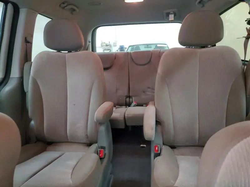 2014 KIA SEDONA LX  