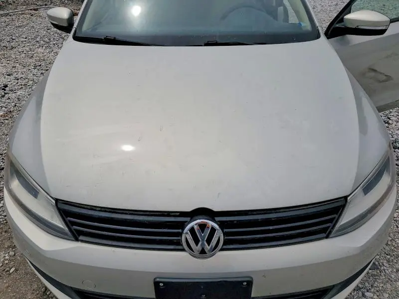 2011 VOLKSWAGEN JETTA SE  