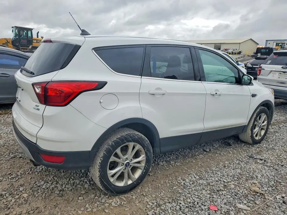 2019 FORD ESCAPE SE  
