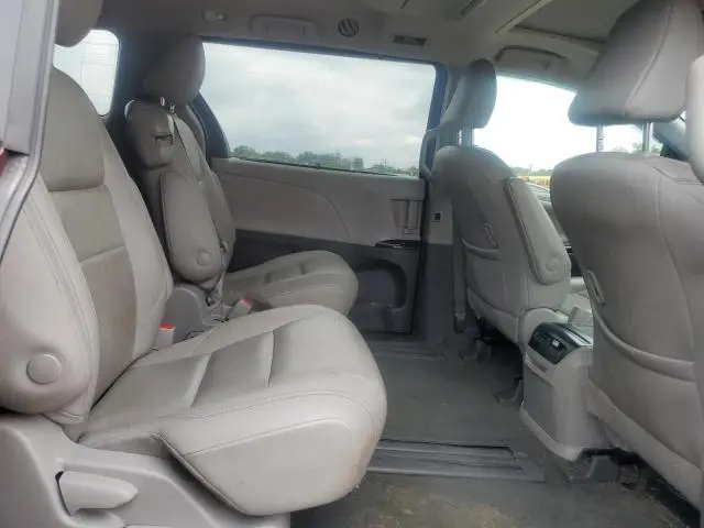 2020 TOYOTA SIENNA XLE  