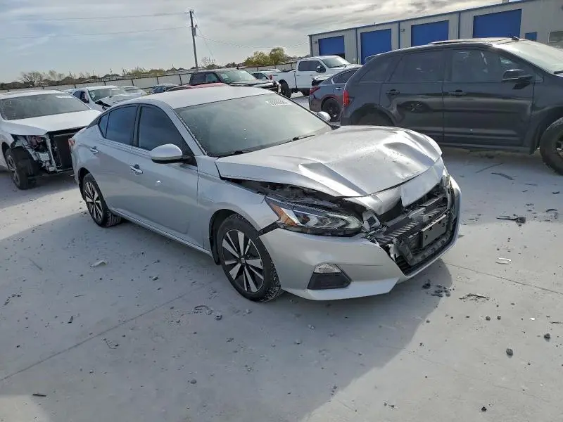 2021 NISSAN ALTIMA SV  