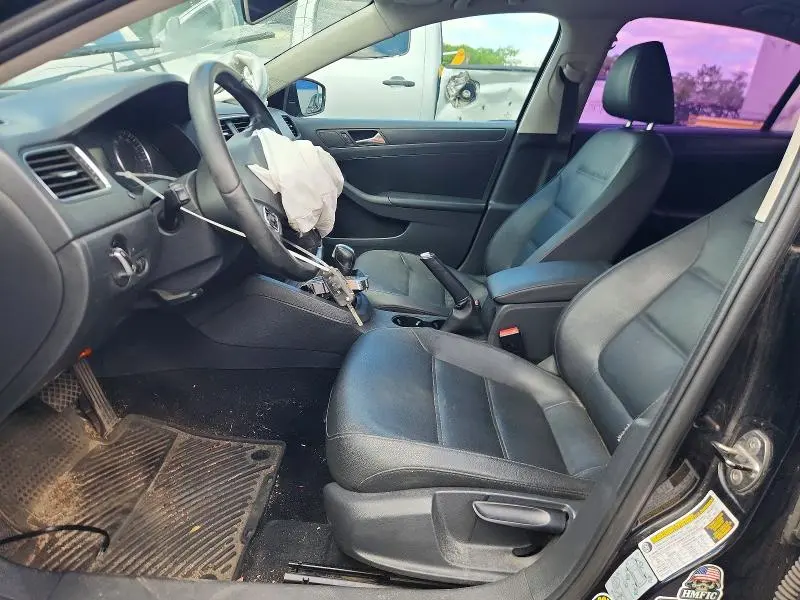 2012 VOLKSWAGEN JETTA SE  