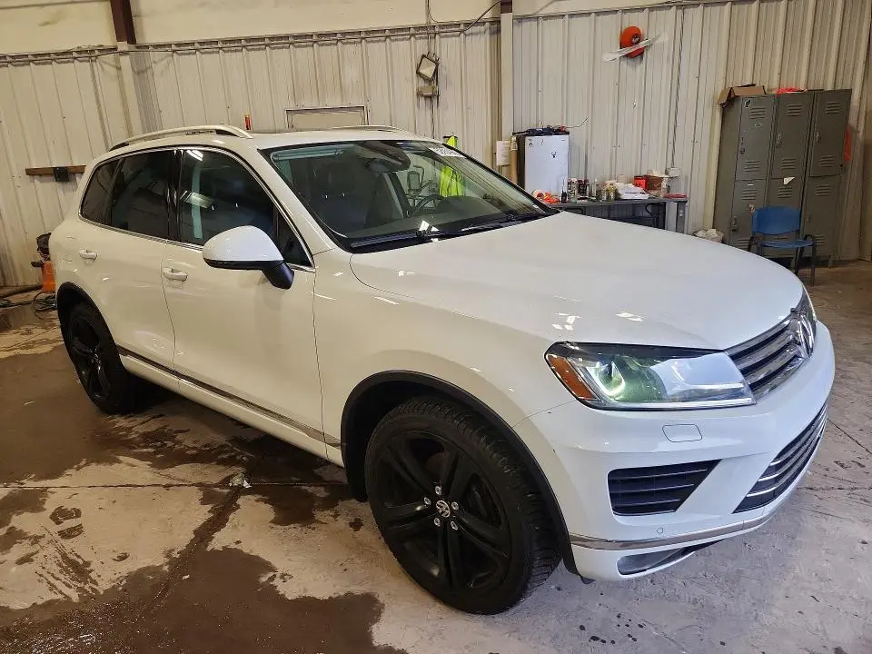 2017 VOLKSWAGEN TOUAREG EXECUTIVE  