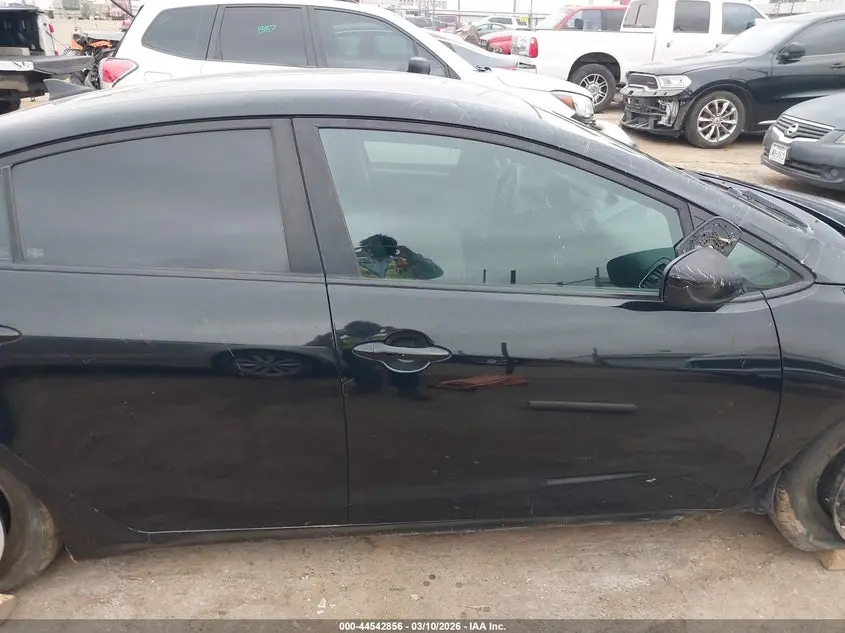 2017 KIA FORTE LX