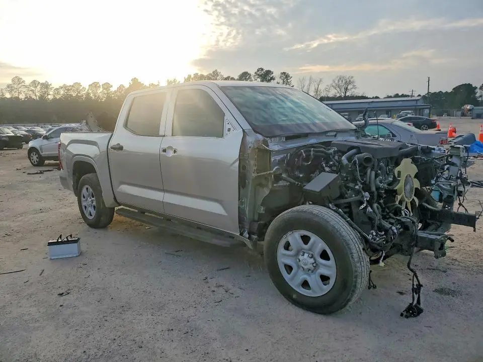 2024 TOYOTA TUNDRA CREWMAX SR  