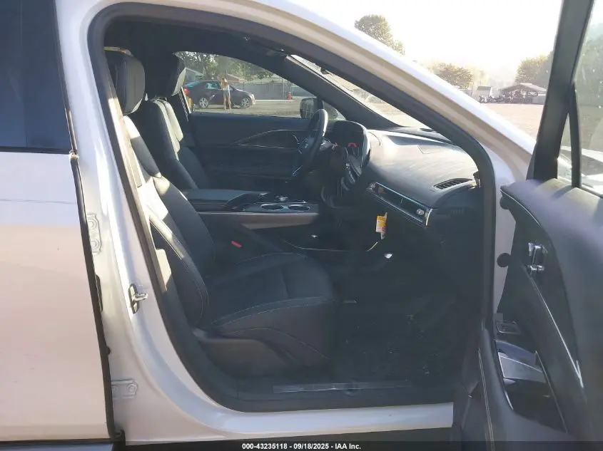 2024 CADILLAC LYRIQ LUXURY W/1SC