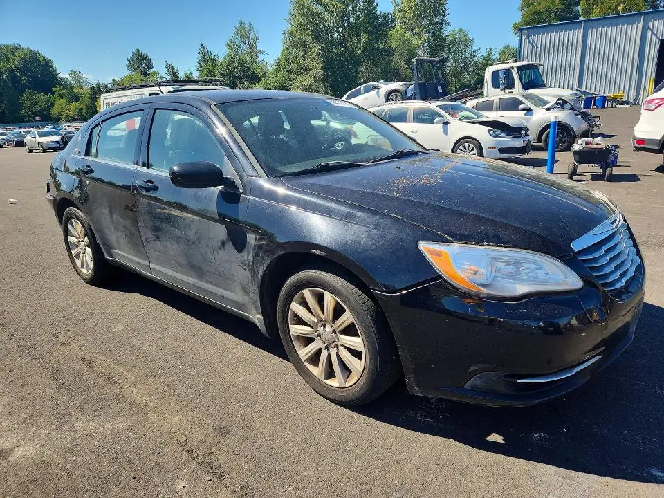 2013 CHRYSLER 200 LX  