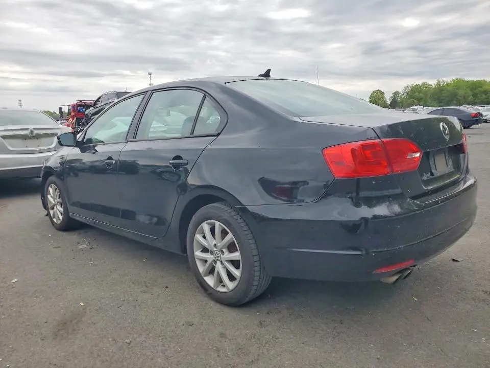 2011 VOLKSWAGEN JETTA SE  