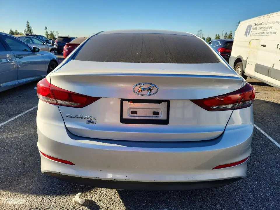 2018 HYUNDAI ELANTRA SE  