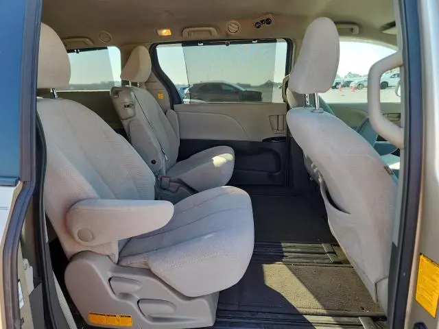 2012 TOYOTA SIENNA LE  