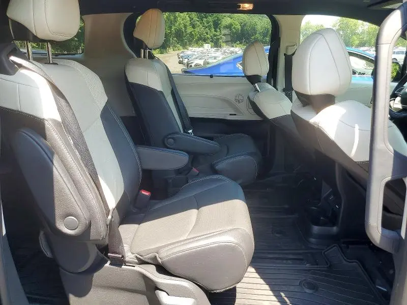 2025 TOYOTA SIENNA LIMITED 7-PASSENGER  