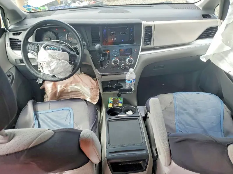 2016 TOYOTA SIENNA LE  