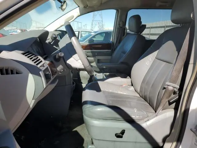 2010 CHRYSLER TOWN & COUNTRY TOURING  