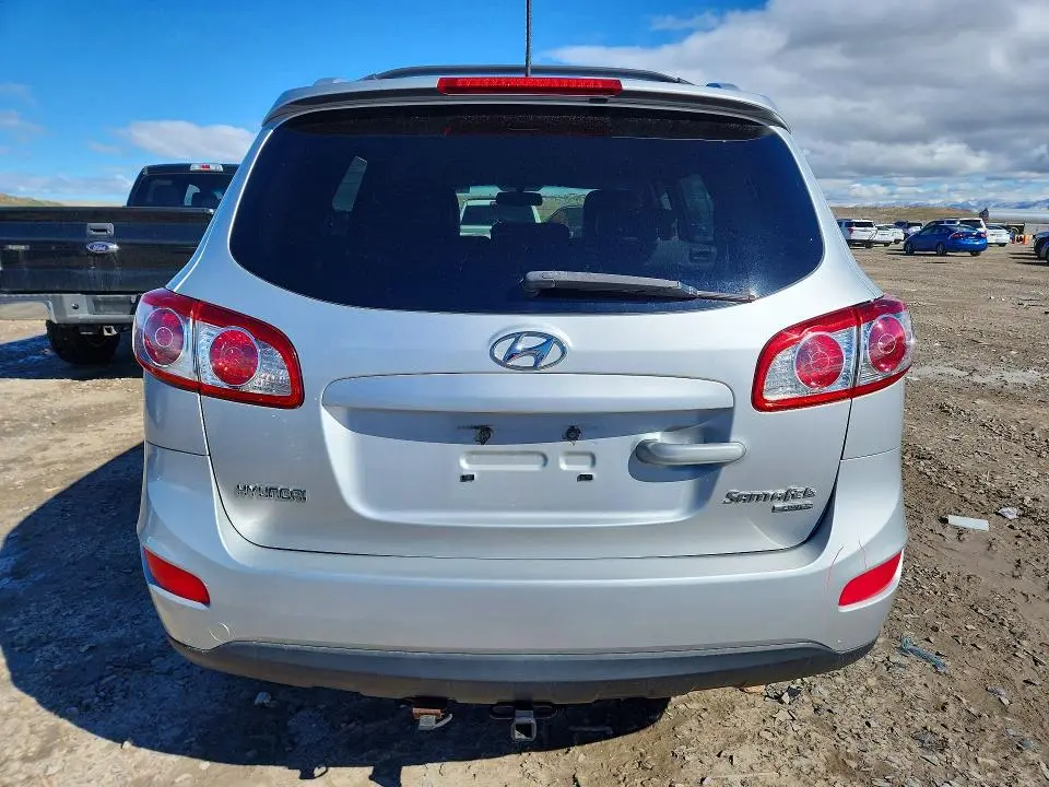 2011 HYUNDAI SANTA FE SE  