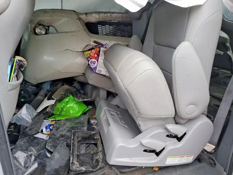 2017 TOYOTA SIENNA   