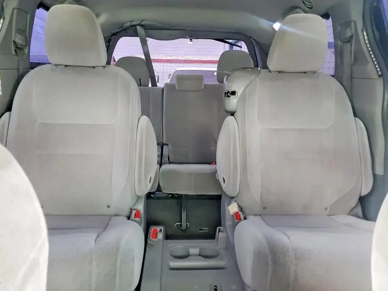 2015 TOYOTA SIENNA LE  