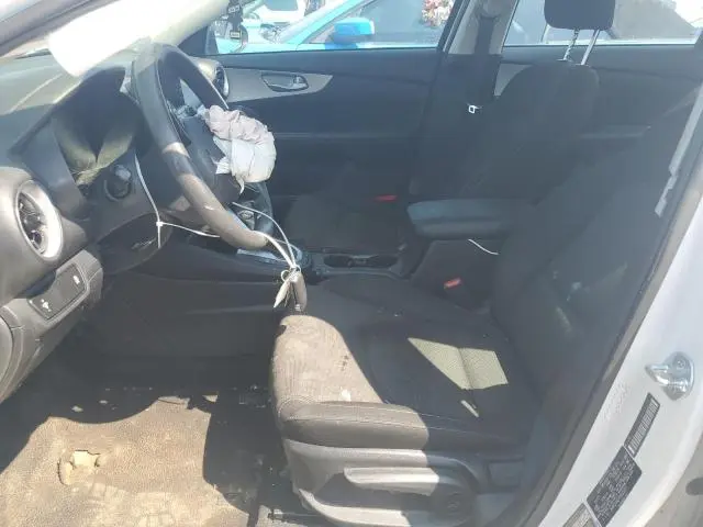 2023 KIA FORTE LX  