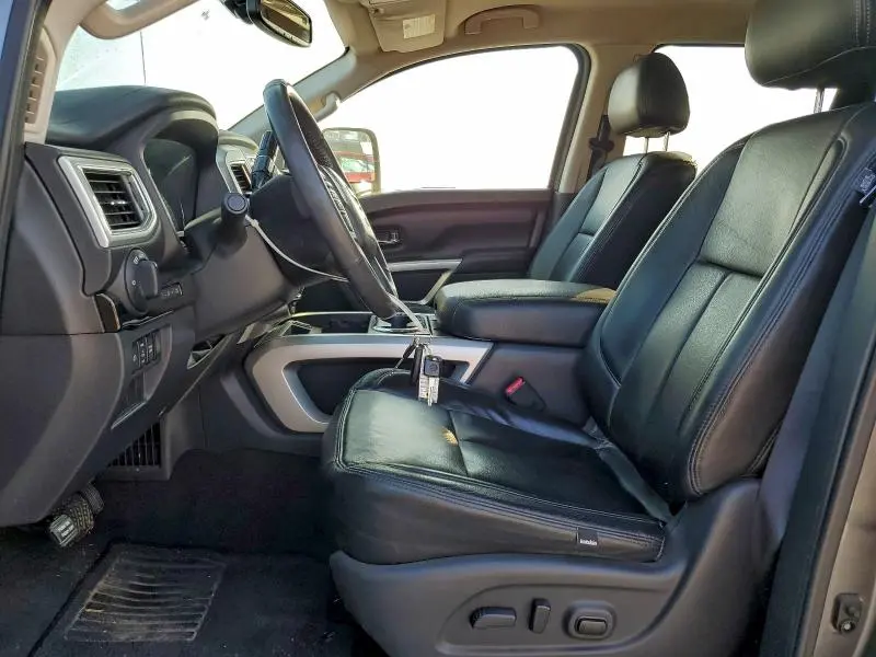 2017 NISSAN TITAN SV  