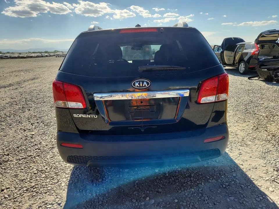 2011 KIA SORENTO LX  