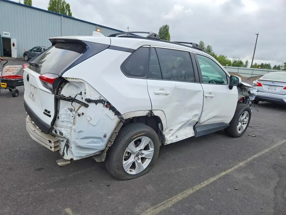 2021 TOYOTA RAV4 XLE  