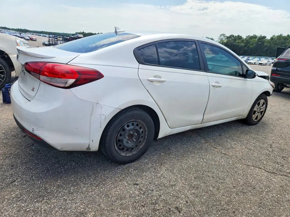 2017 KIA FORTE LX  
