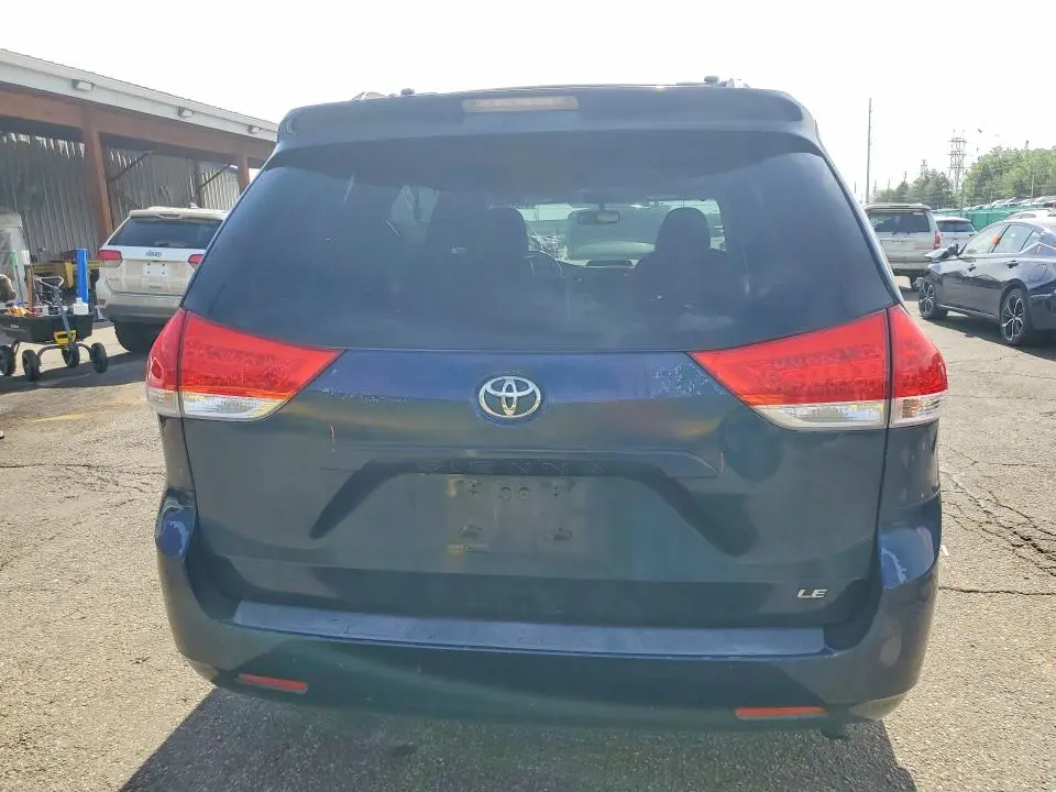 2012 TOYOTA SIENNA LE  