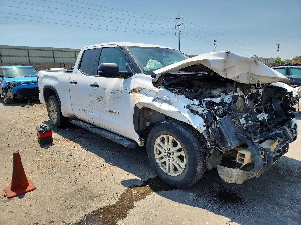 2022 TOYOTA TUNDRA SR5  