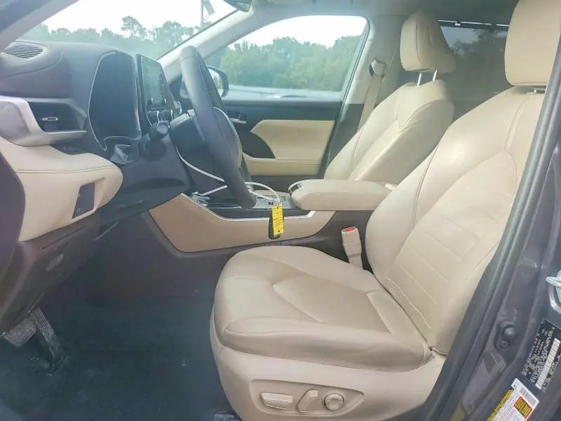 2021 TOYOTA HIGHLANDER XLE  