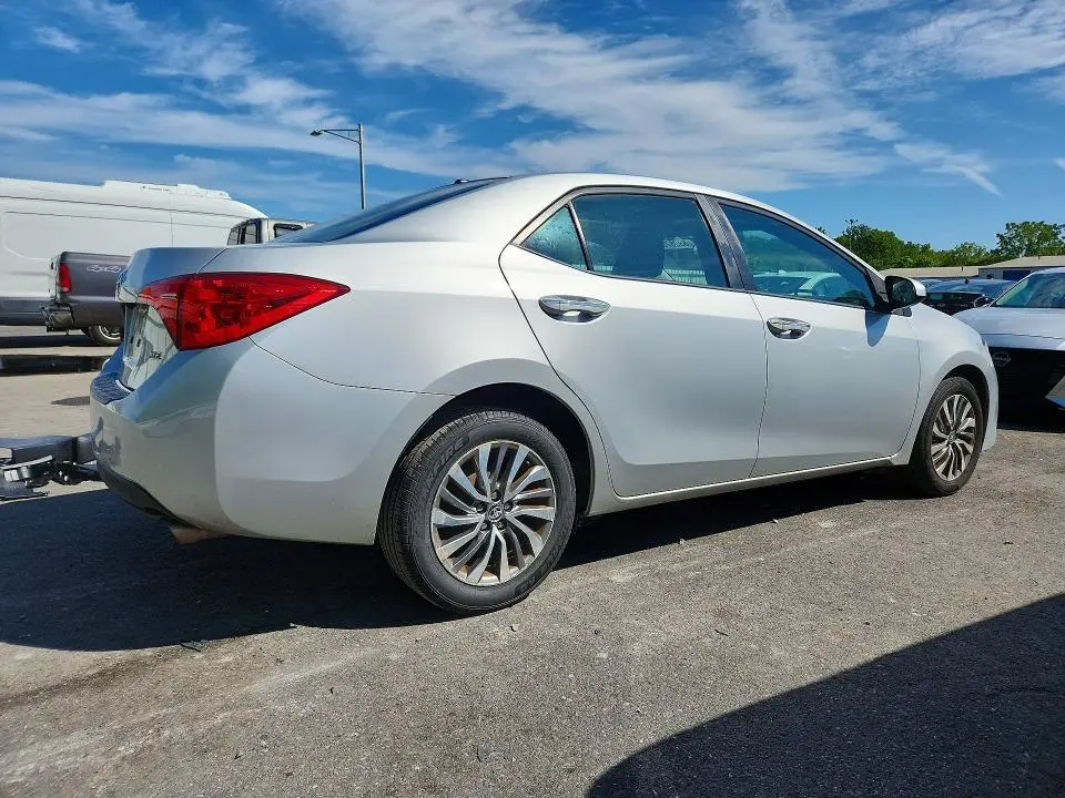 2019 TOYOTA COROLLA XLE  