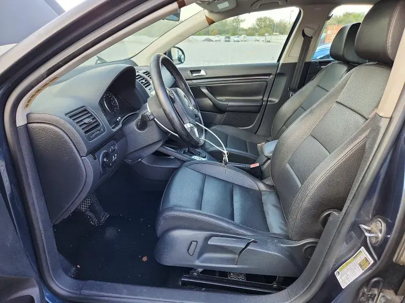 2010 VOLKSWAGEN JETTA   