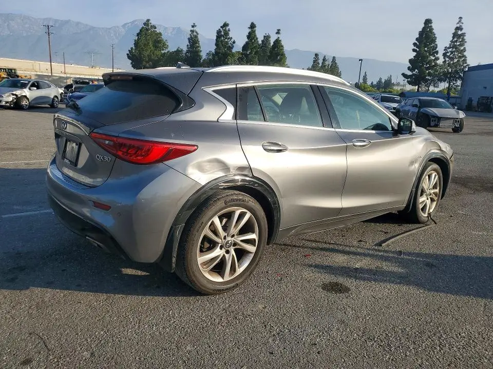 2019 INFINITI QX30 LUXE  