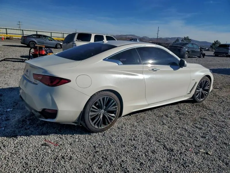 2018 INFINITI Q60 LUXE 300  