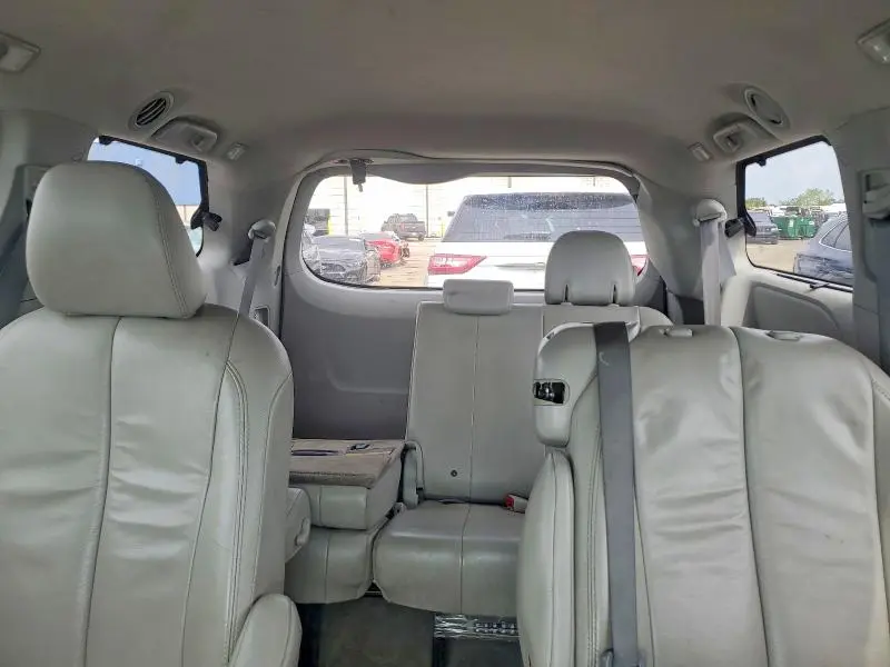2013 TOYOTA SIENNA XLE 8-PASSENGER  