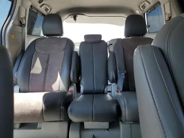 2012 TOYOTA SIENNA LE  