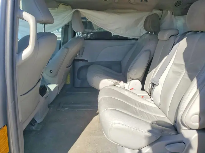 2011 TOYOTA SIENNA XLE  