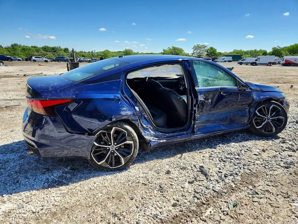 2023 NISSAN ALTIMA SR  