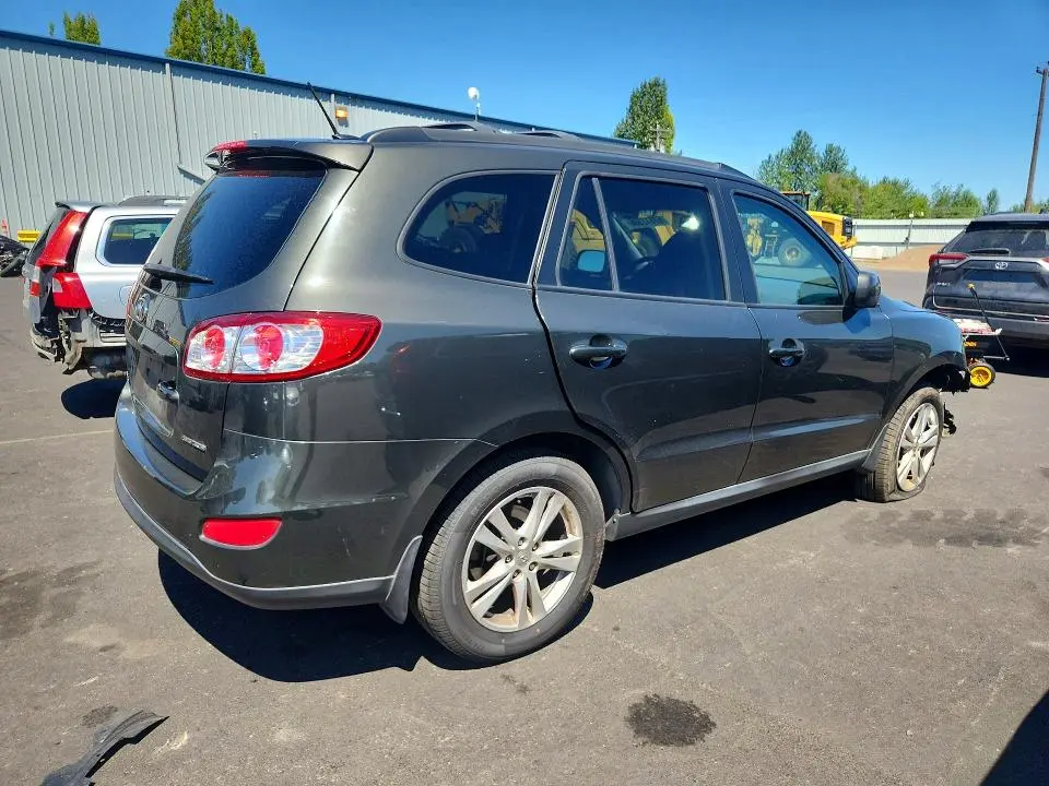 2012 HYUNDAI SANTA FE SE  