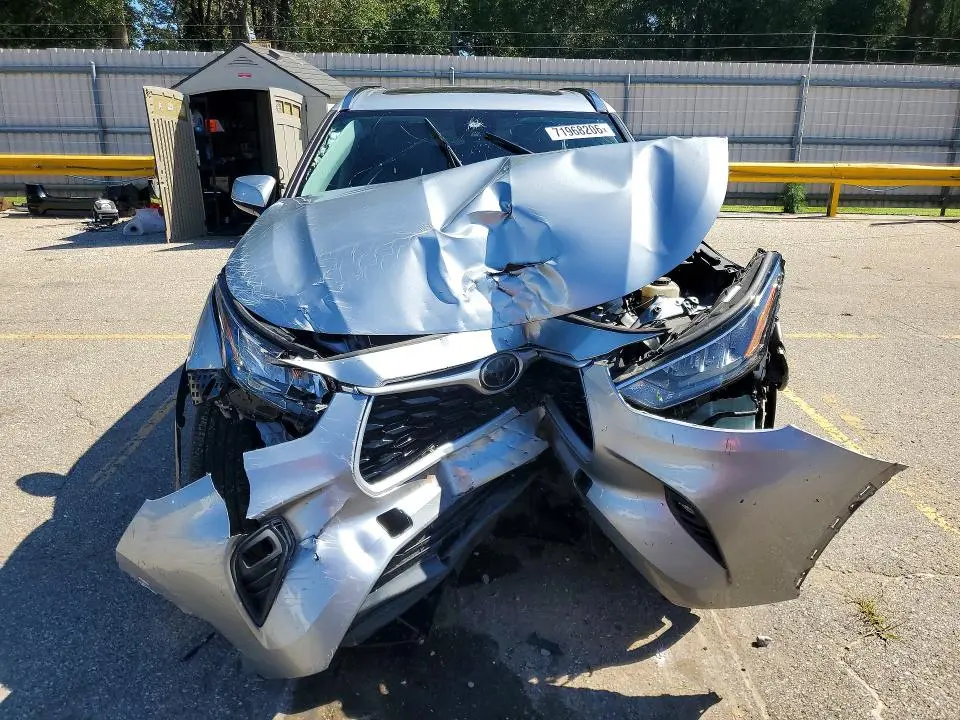 2020 TOYOTA HIGHLANDER XLE  
