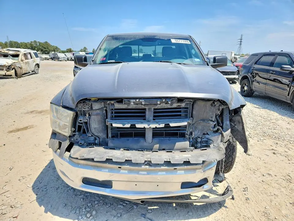 2016 RAM 1500 SLT  