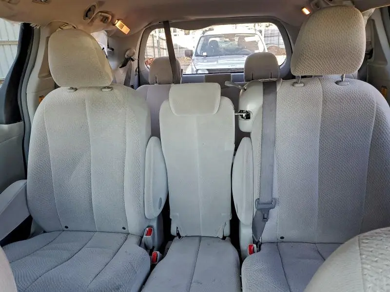 2011 TOYOTA SIENNA LE  