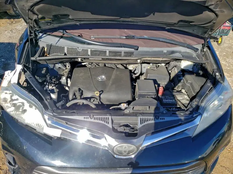 2019 TOYOTA SIENNA XLE  