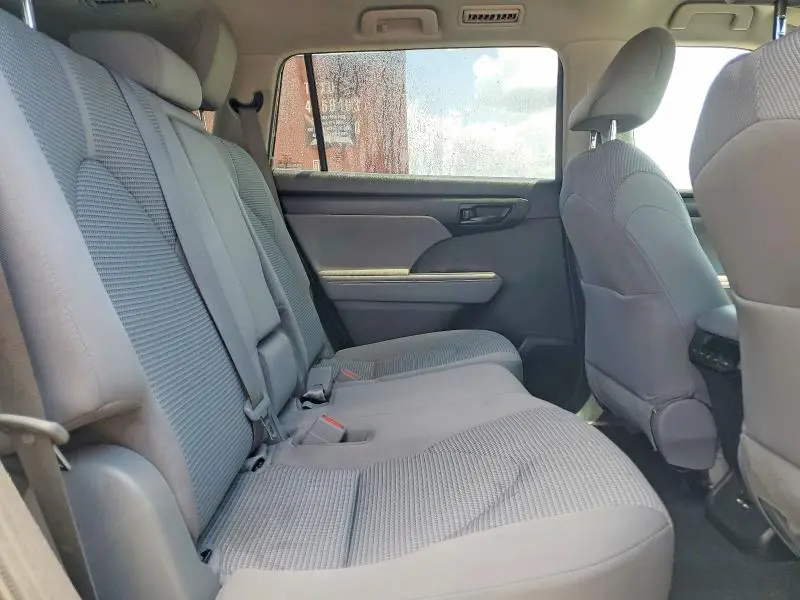 2020 TOYOTA HIGHLANDER LE  