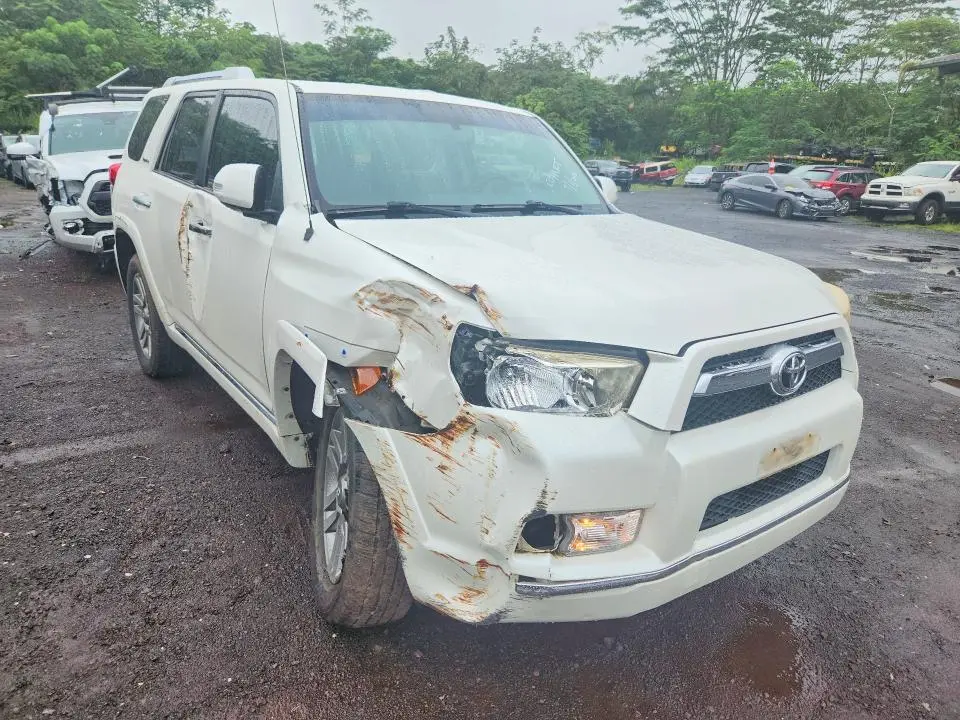 2013 TOYOTA 4RUNNER SR5  
