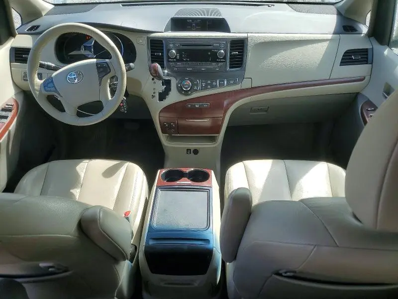 2013 TOYOTA SIENNA XLE 8-PASSENGER  