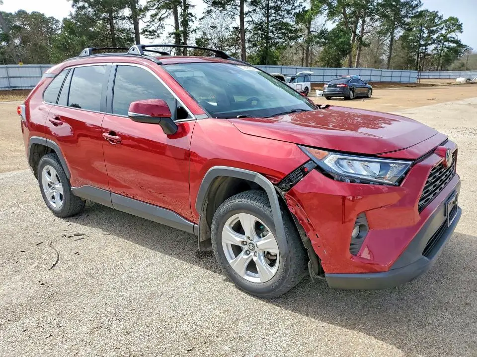 2021 TOYOTA RAV4 XLE  